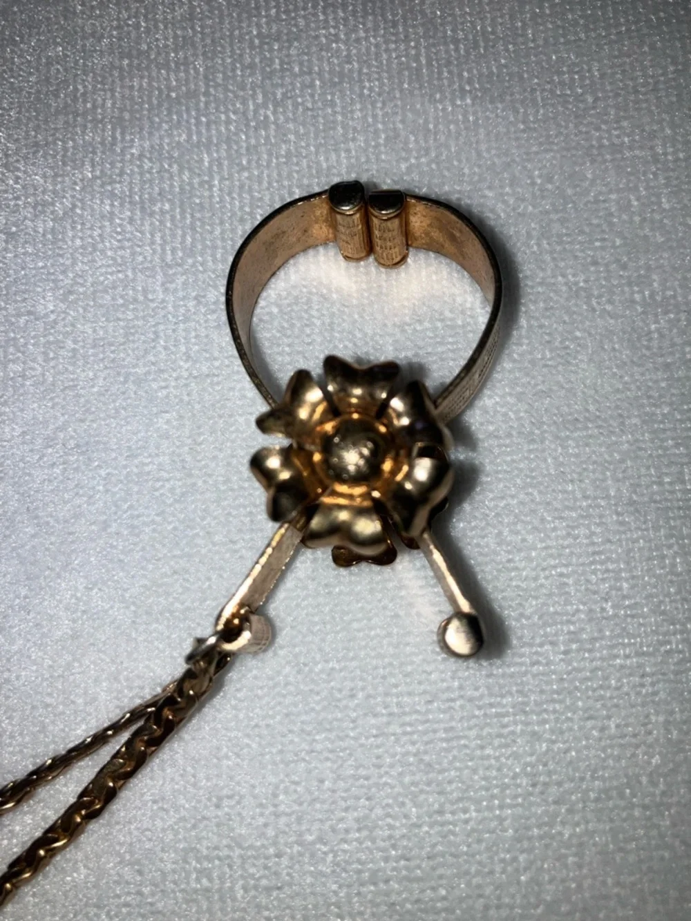 MCM Glove Clip